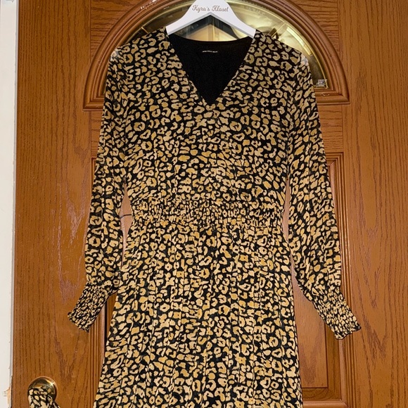 WhoWhatWear Cheetah Print Surplice V-Neck Wrap Long Lantern Sleeve Midi Dress - Picture 6 of 16
